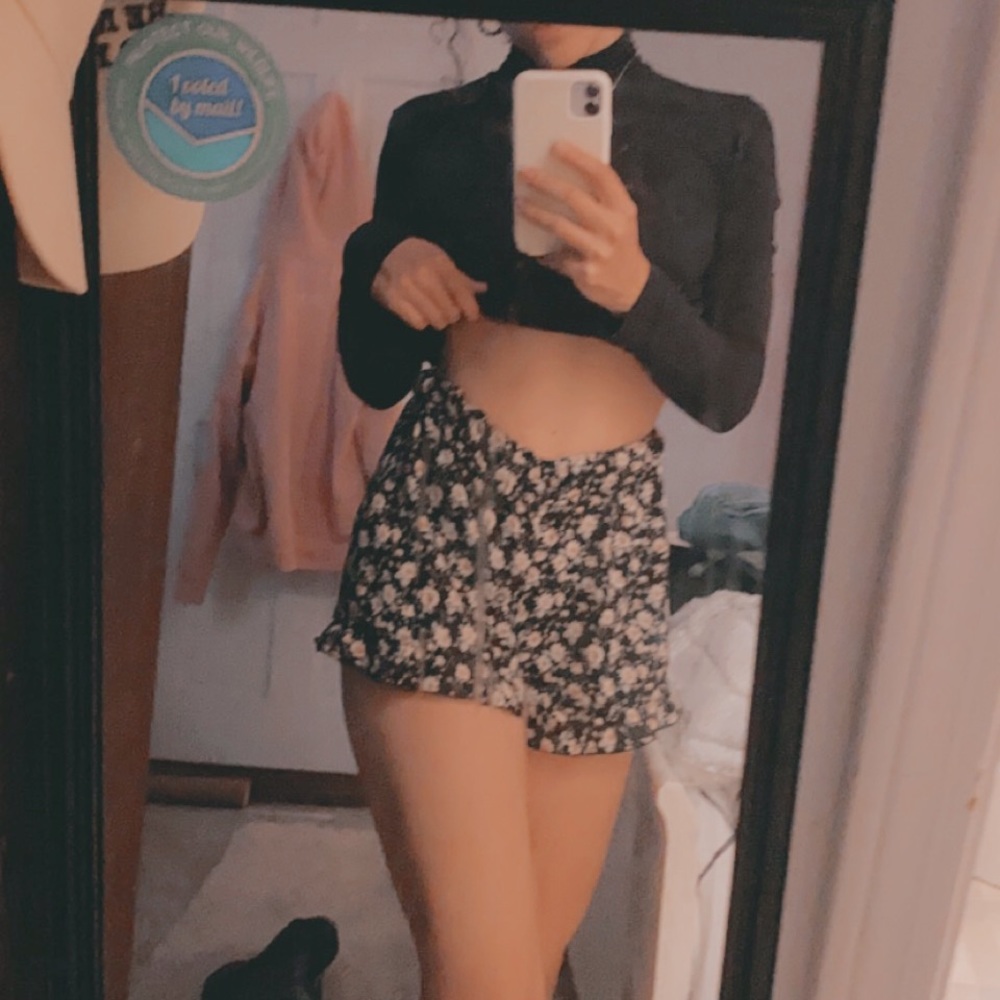 ✨SOLD✨ Brandy Melville Floral High Waisted Shorts